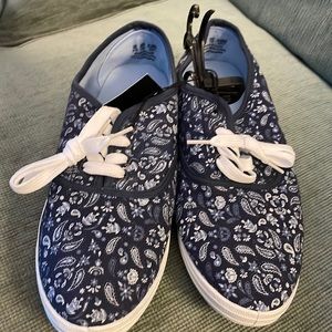 NWOT woman’s sneakers
